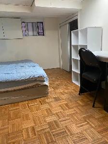 Cozy room in eastyork available from May 26th,single/couple
