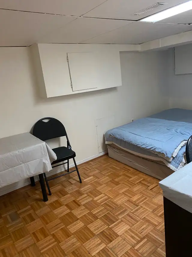 Cozy room in eastyork available from May 26th,single/couple - Photo 3