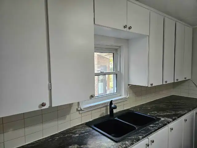 INVESTORS AND RENOVATORS! THIS IS A GREAT PRICE! - Photo 4
