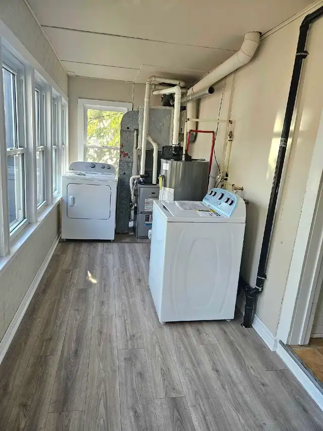 INVESTORS AND RENOVATORS! THIS IS A GREAT PRICE! - Photo 6