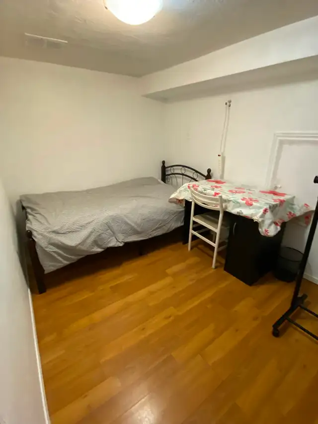 Cozy room in eastyork available from May 26th,$680/month - Photo 2