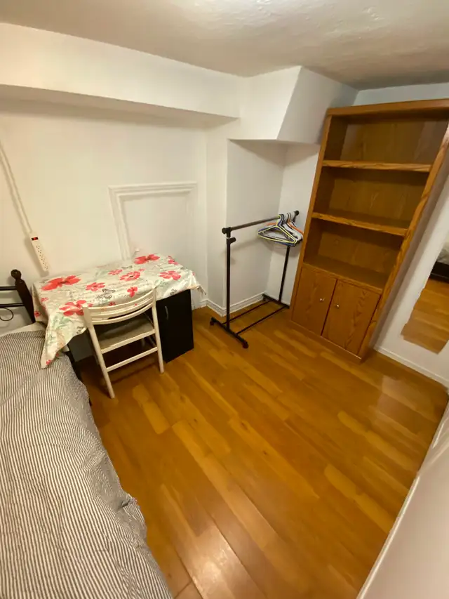 Cozy room in eastyork available from May 26th,$680/month - Photo 3