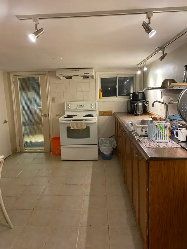 Cozy room in eastyork available from May 26th,$680/month - Photo 7