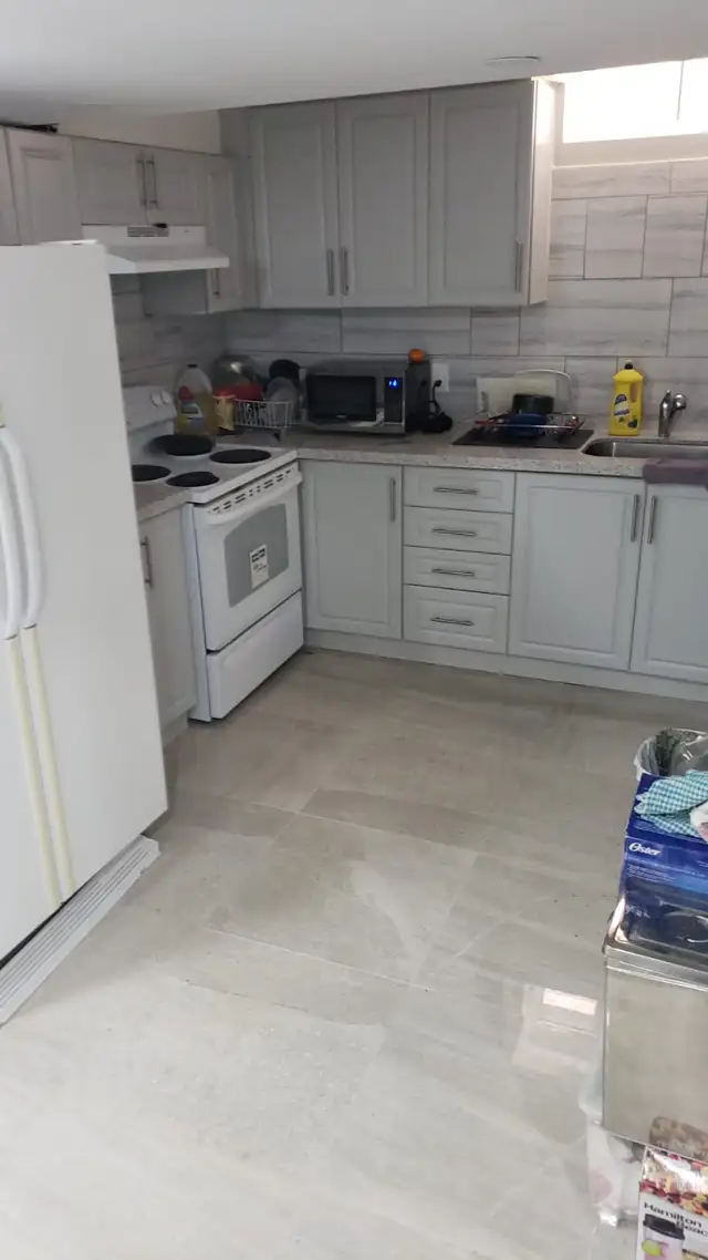 FULLY FURNISHED LEGAL BASEMENT FOR RENT - Photo 3