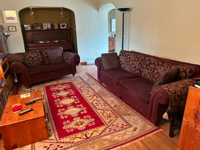 Couch and love seat 800$