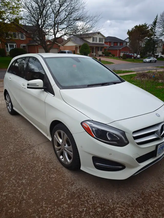 2015 Mercedes B250 Touring FWD - Photo 2