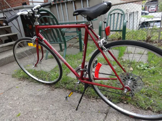 VÉLO FAVORIT DE ROUTE À GUIDON DROIT. QUALITÉ EUROPE. - Photo 5