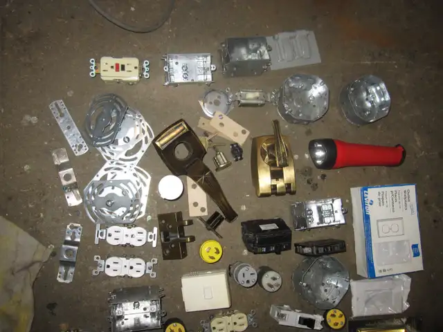 VARIOUS ELECTRICAL PARTS SWITCHES PLUGS LIGHT BULBS - Photo 8