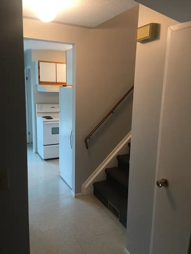 Two bedroom plus office in Simcoe - Photo 2