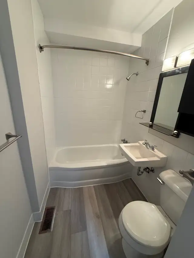 Beautiful Wortley Home To Call Your Own. - Photo 5