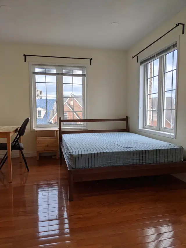 Large Room/Private Bath/Balcony/Parking @York University Village