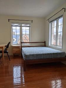 Large Room/Private Bath/Balcony/Parking @York University Village