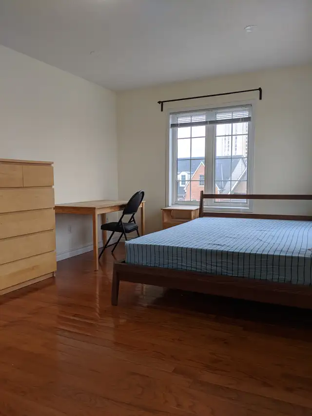 Large Room/Private Bath/Balcony/Parking @York University Village - Photo 2