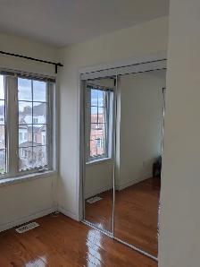 Large Room/Private Bath/Balcony/Parking @York University Village - Photo 7