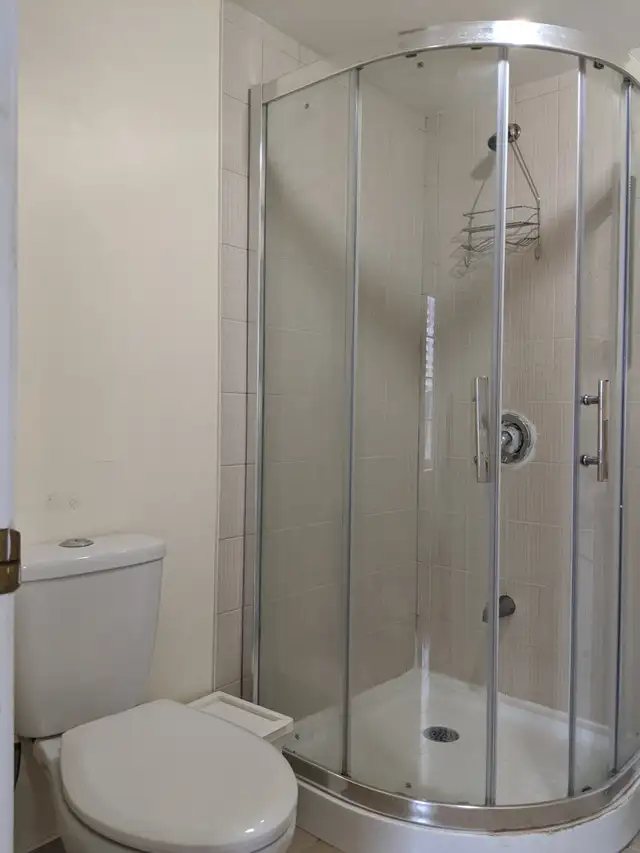 Large Room/Private Bath/Balcony/Parking @York University Village - Photo 9