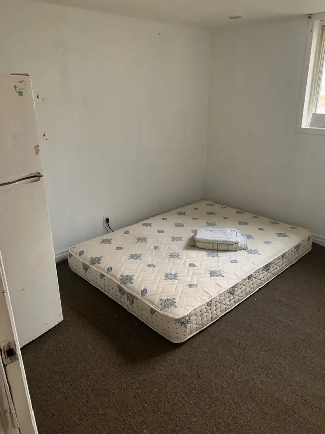 Room for Rent Downtown Immediately - Photo 2