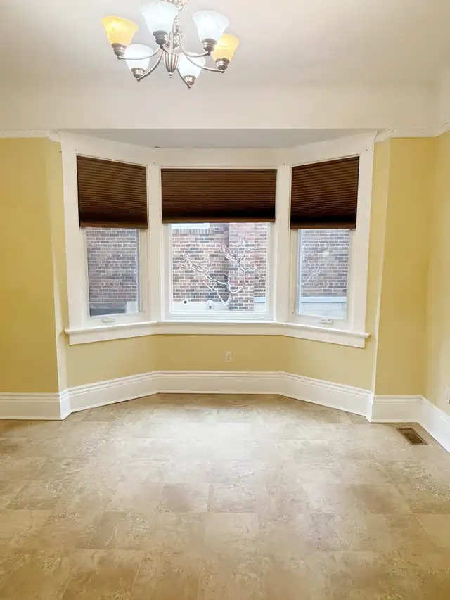 Large 1-Bedroom Main Floor Unit $1650 -Victoria park Stn. - Photo 3