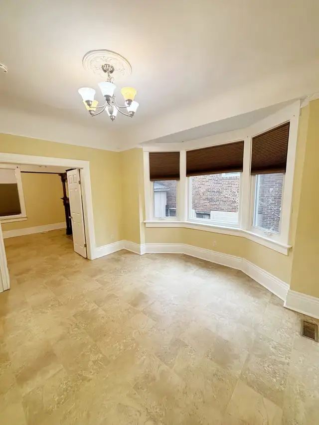 Large 1-Bedroom Main Floor Unit $1650 -Victoria park Stn. - Photo 4