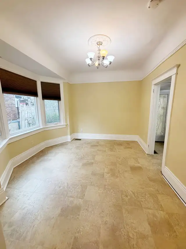 Large 1-Bedroom Main Floor Unit $1650 -Victoria park Stn. - Photo 8