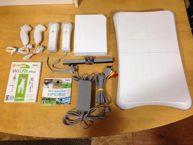 Nintendo Wii   Wii Fit (99.99$)