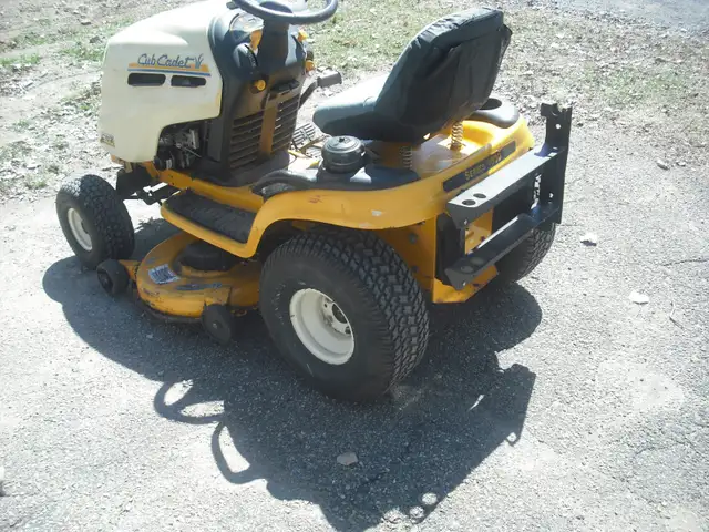 TRACTEUR À GAZON