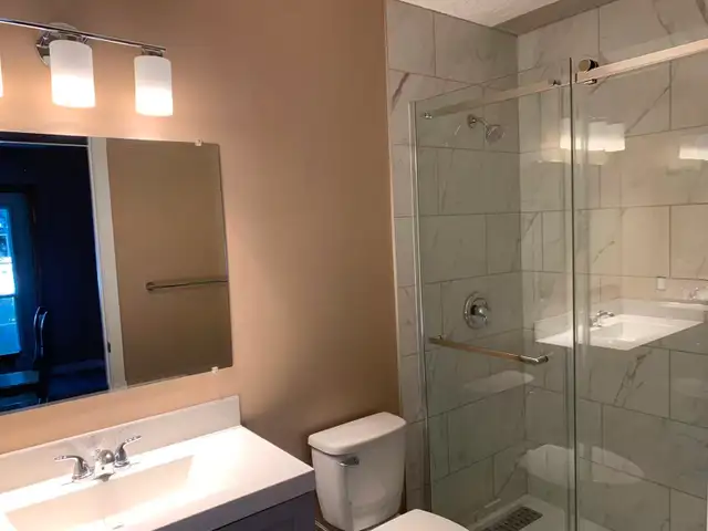 Spacious Main Floor Room in Banff Trail close to UC/SAIT - Photo 3