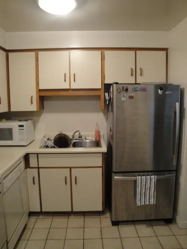 Spacious 1 Bedroom Condo Apartment - Photo 7
