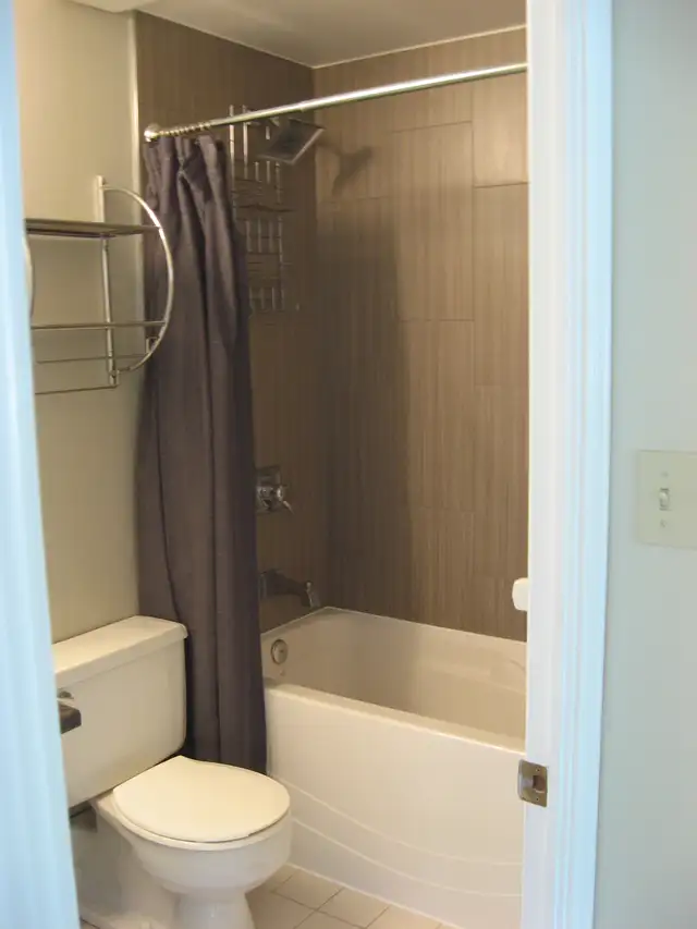 Spacious 1 Bedroom Condo Apartment - Photo 11