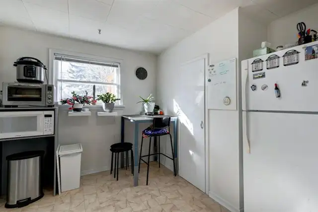 Cozy 2-BR suite in Richmond SW Close to DT - Photo 2