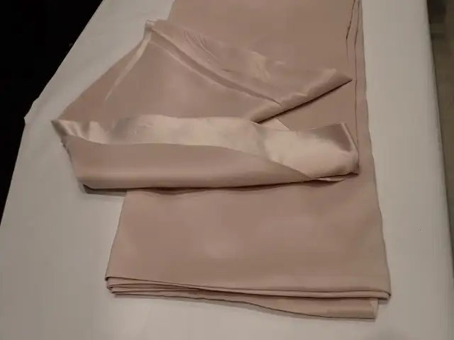 Champagne Table Linens - Photo 2