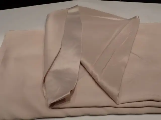 Champagne Table Linens - Photo 3