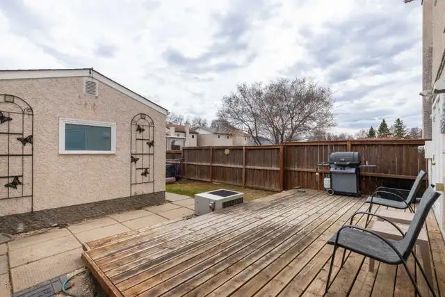 Long time owner of 38 years ready to sell! 3bdrm 1200sqft home! - Photo 9