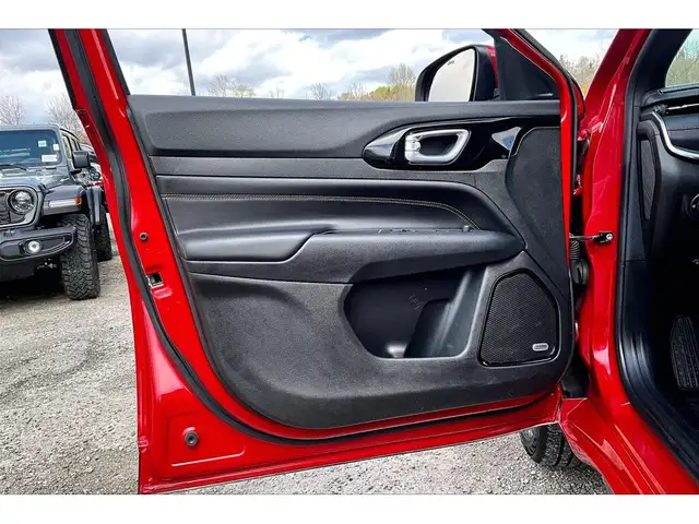2022 Jeep Compass Limited RED Edition | Sun & Sound | 4x4 - Photo 18