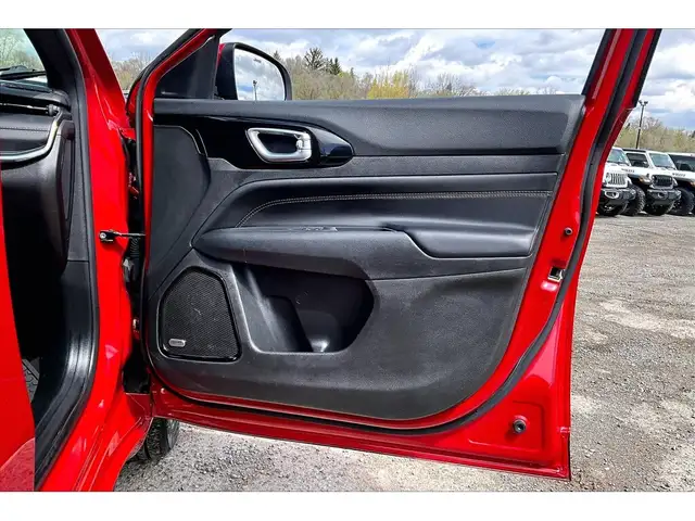 2022 Jeep Compass Limited RED Edition | Sun & Sound | 4x4 - Photo 19