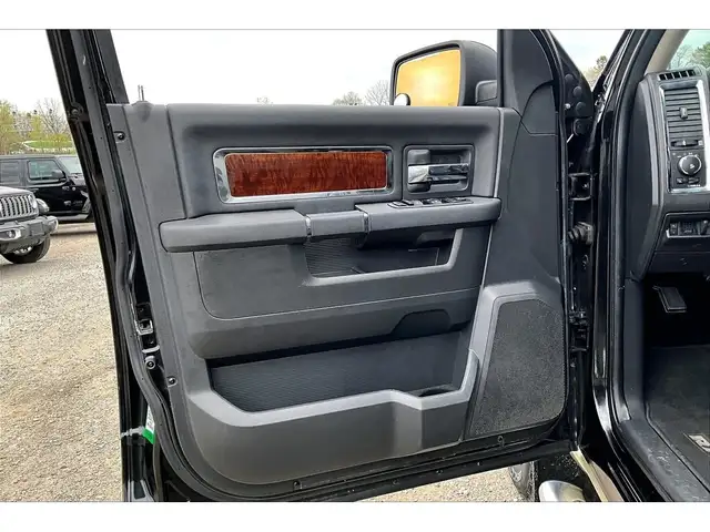 2011 Ram 1500 Laramie Crew | AS IS | 4X4 - Photo 18