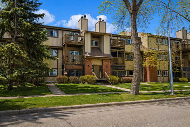 Beautifully Maintained 2bdrm Condo. Spacious & Functional Layout