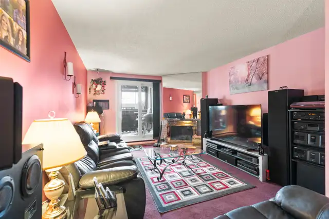Beautifully Maintained 2bdrm Condo. Spacious & Functional Layout - Photo 3
