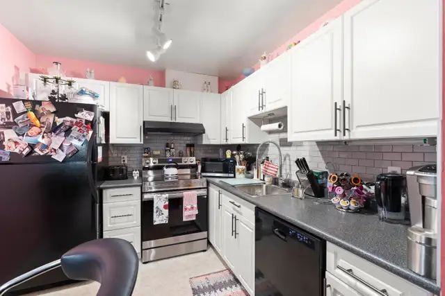 Beautifully Maintained 2bdrm Condo. Spacious & Functional Layout - Photo 6