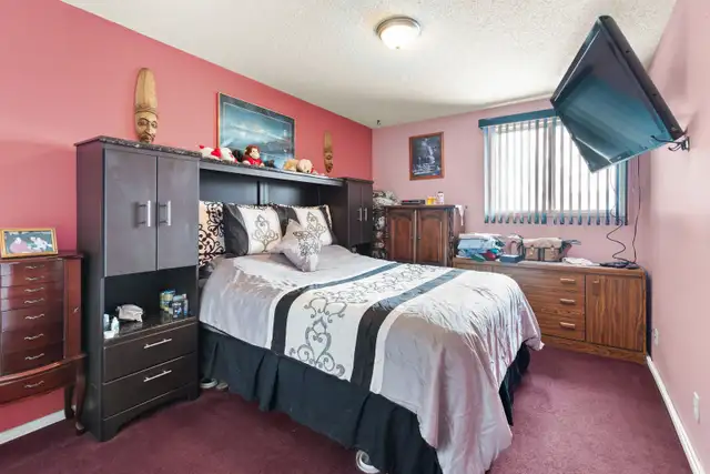 Beautifully Maintained 2bdrm Condo. Spacious & Functional Layout - Photo 8