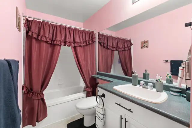 Beautifully Maintained 2bdrm Condo. Spacious & Functional Layout - Photo 9