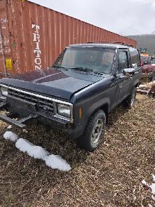 Two Ford Bronco II's for Sale. 1990 Eddie Bauer/1989 XLT. - Photo 4