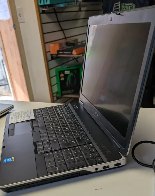 Dell Latitude E6540 15,6po i5 Batterie neuve 16Go RAM SSD 240Go - Photo 2