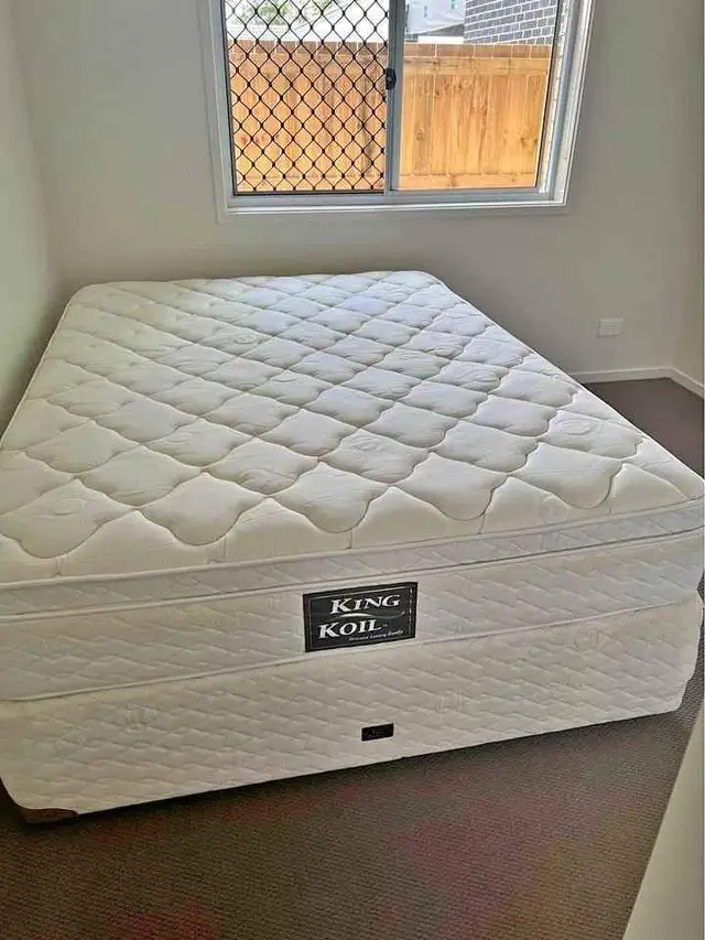 Queen Mattress Ideal For Adult Bedroom - Photo 2