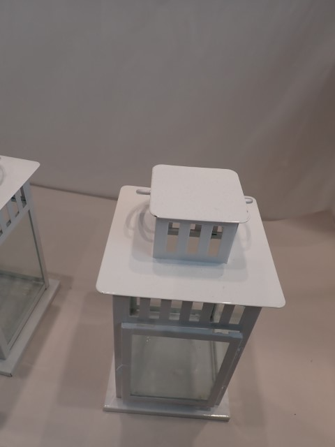 White Lanterns - Photo 4