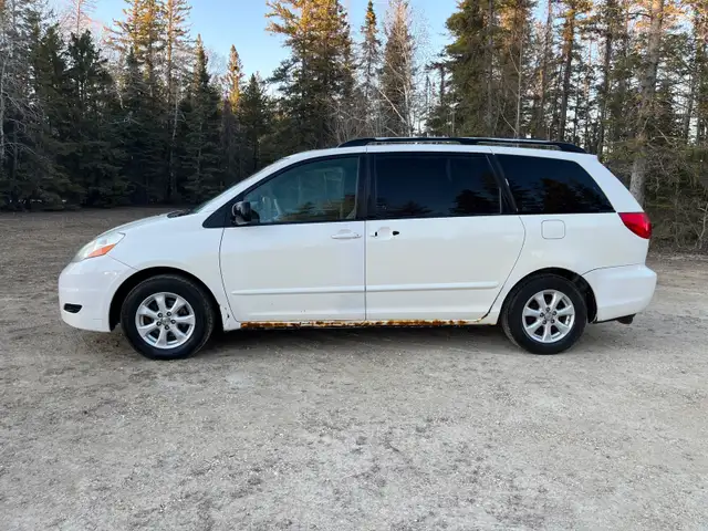 2007 Toyota Sienna LE - Photo 4