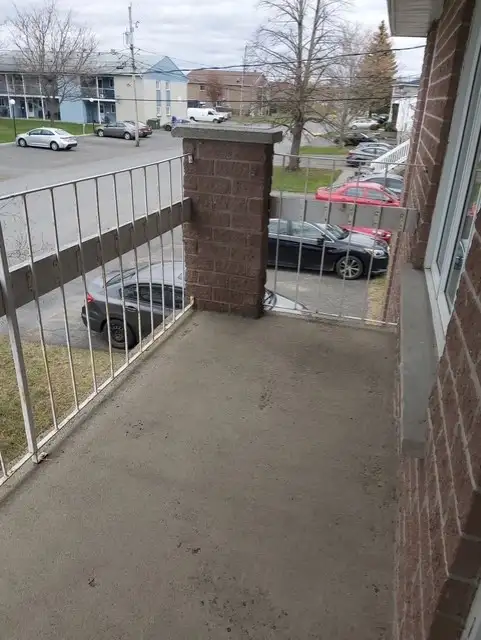 Beau grand 5 1/2, 2e étage libre 1er juin - Photo 7