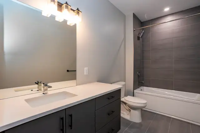 Cozy 1 Bedroom Living at The Nest on Wonderland - Photo 5