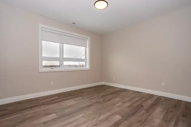 Cozy 1 Bedroom Living at The Nest on Wonderland - Photo 11