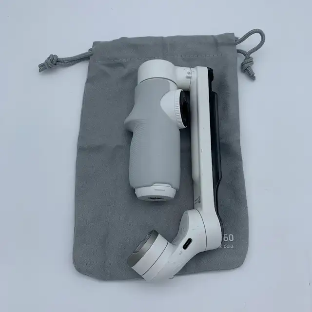 Insta360 Flow AI-Powered 3-Axis Smartphone Gimbal Stabilizer - Photo 4