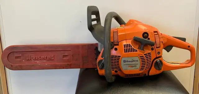 Husquvarna 445 X-Torq Gas Powered Chainsaw